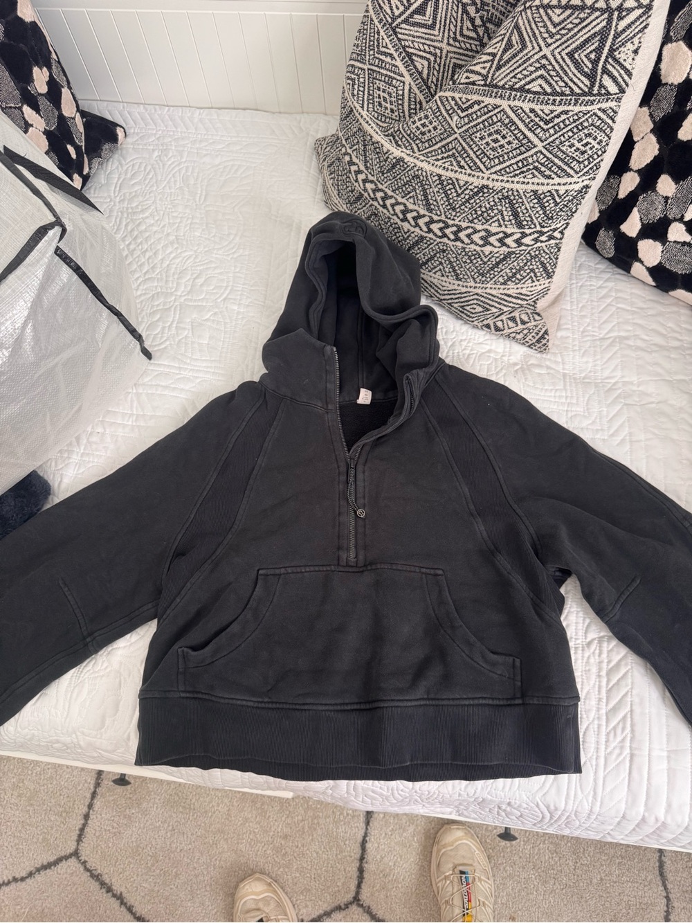 Black lululemon scuba